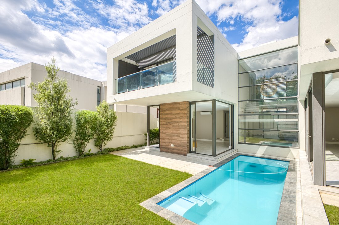 Country House in Strathavon, Chislehurston, Gauteng 2 - 17522917