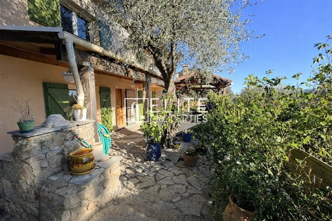 Villa in Spéracèdes, Provence-Alpes-Côte d'Azur, France 1 - 15877239