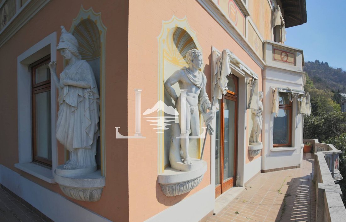 Villa in Eastern Lake Center, Como, Lombardy 4 - 17525170