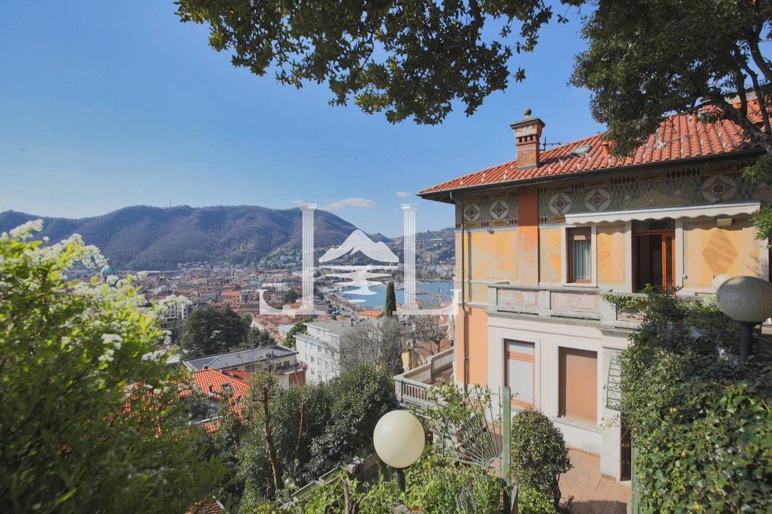 Villa in Eastern Lake Center, Como, Lombardy 1 - 17525170
