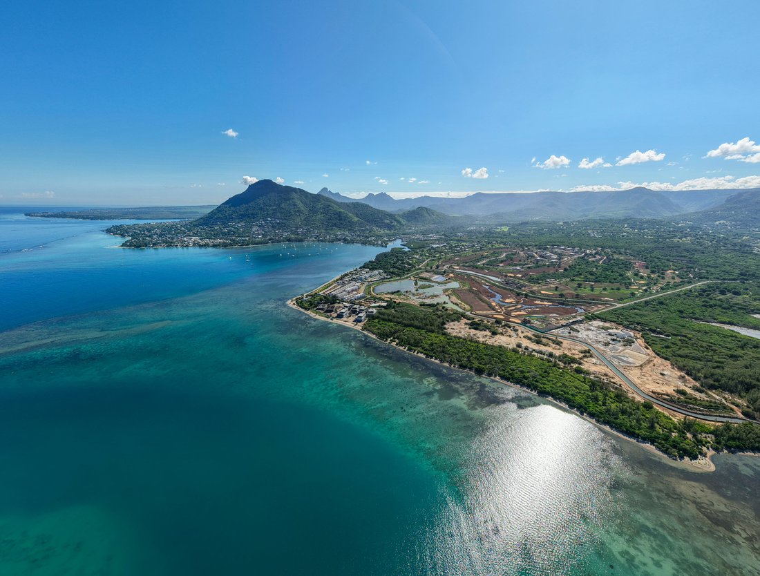 Apartment in Grande Riviere Noire, Rivière Noire District, Mauritius 1 - 17522966