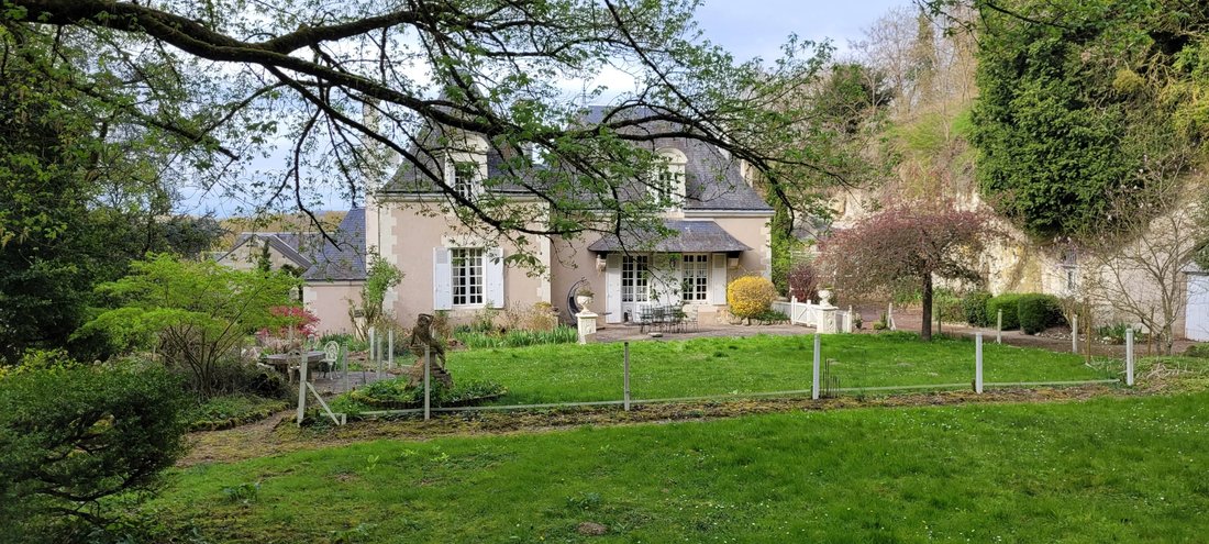 Estate in La Chartre-sur-le-Loir, Pays de la Loire, France 3 - 17520513