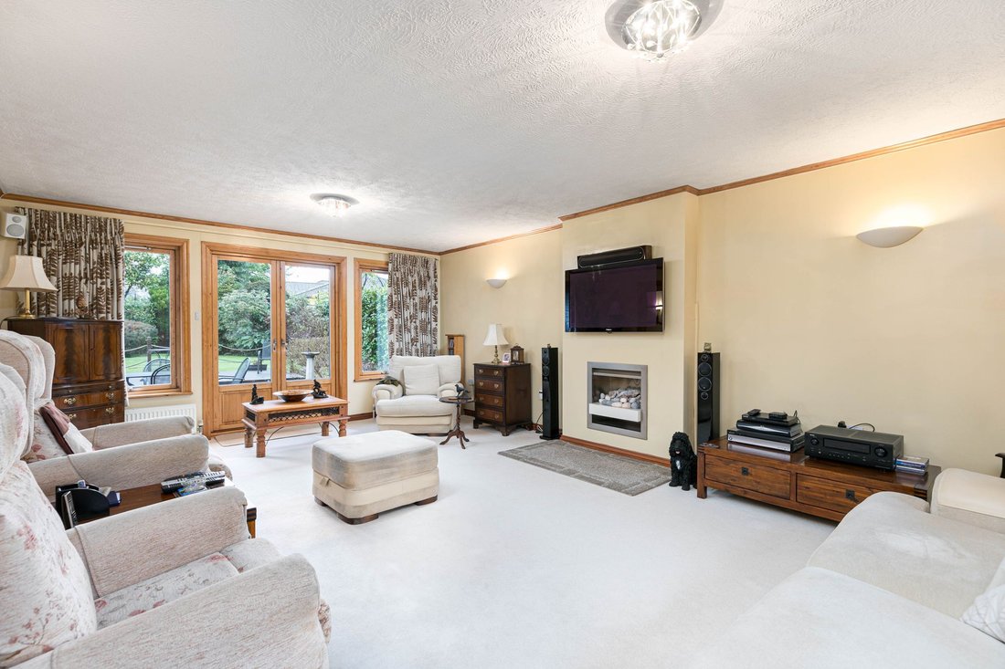 House in Felbridge, England 3 - 17519842