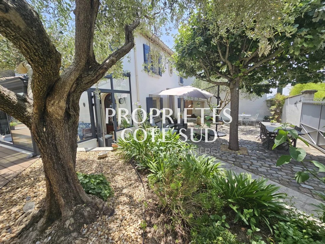 House in Charbonnières-Montagnié, Villeneuve-lès-Avignon, France 1 - 17520598