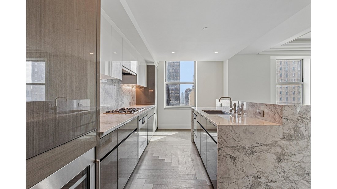 New York, New York, United States 3 - 17521190