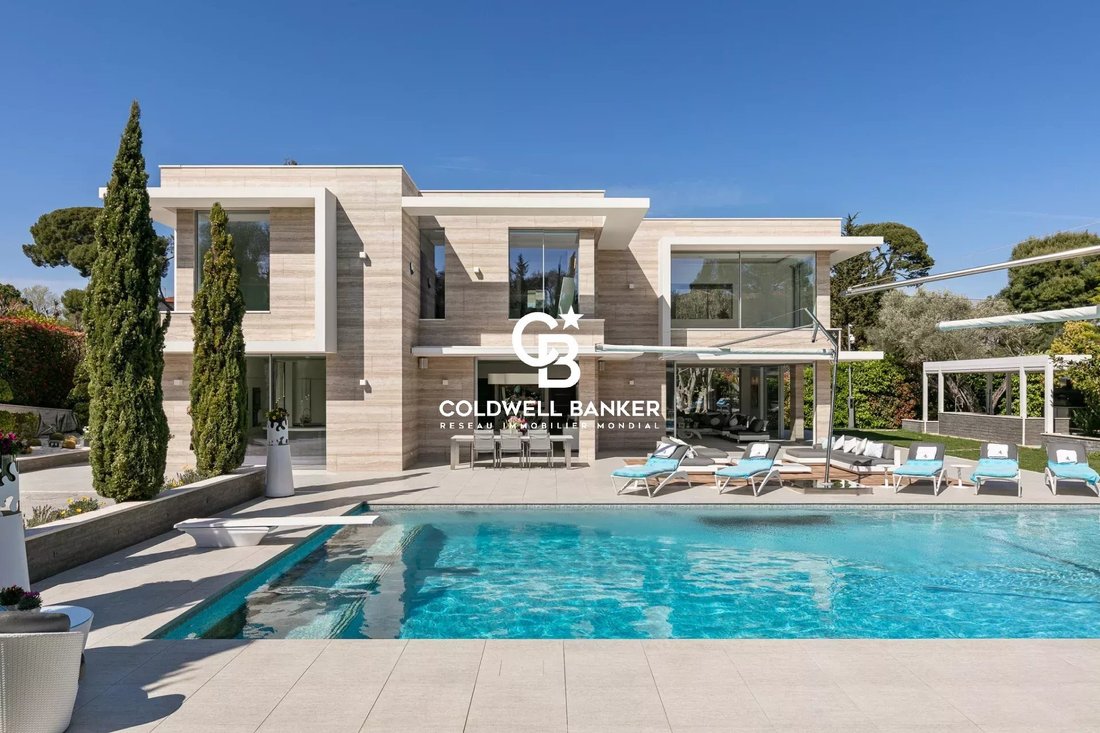 Villa in Antibes, Provence-Alpes-Côte d'Azur, France 2 - 17523574