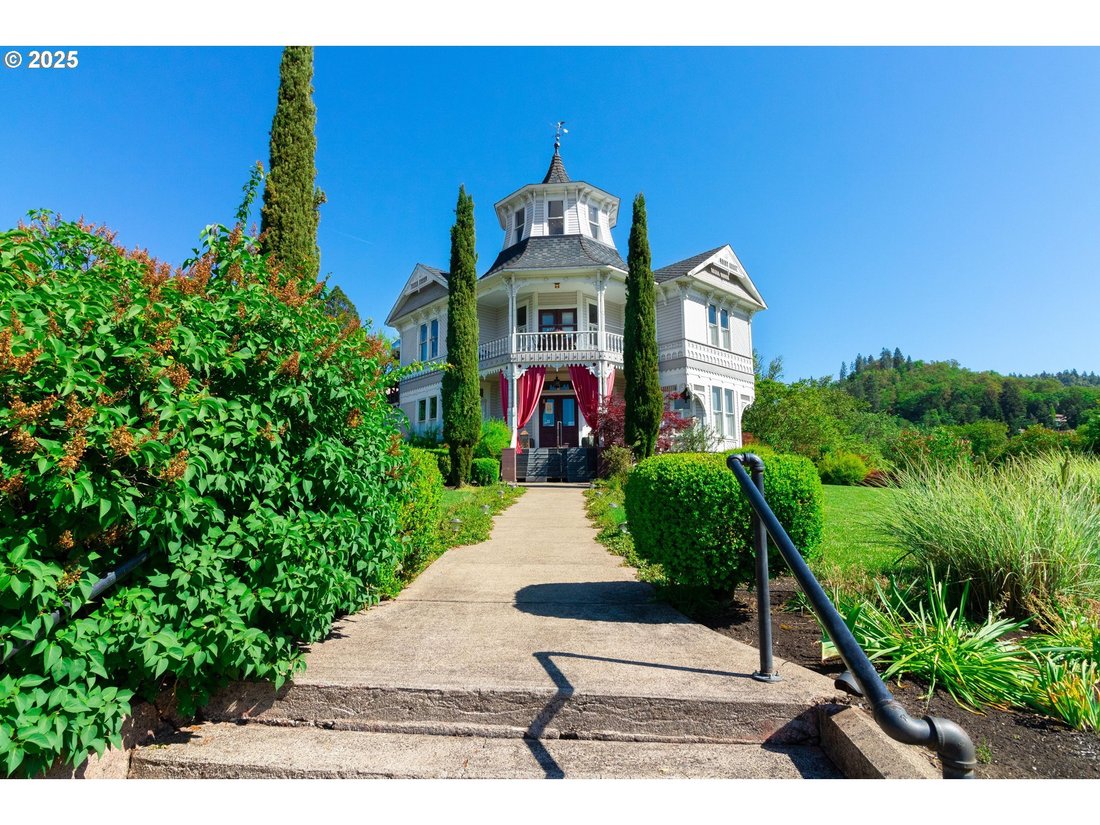 House in Roseburg, Oregon, United States 2 - 17523419
