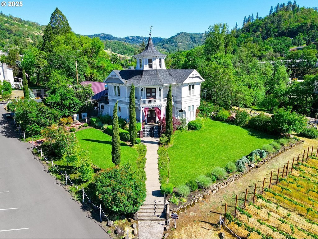 House in Roseburg, Oregon, United States 1 - 17523419