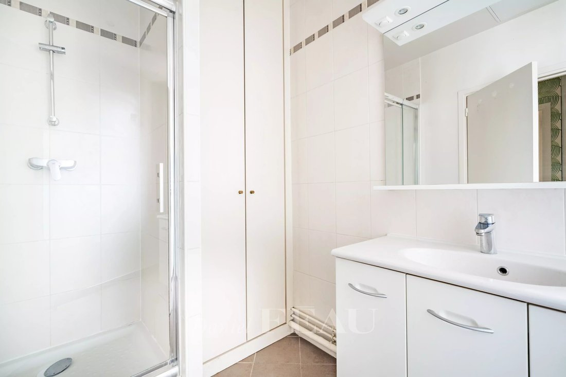 Apartment in Saint Placide, Paris 6e Arrondissement, Paris 4 - 17520117