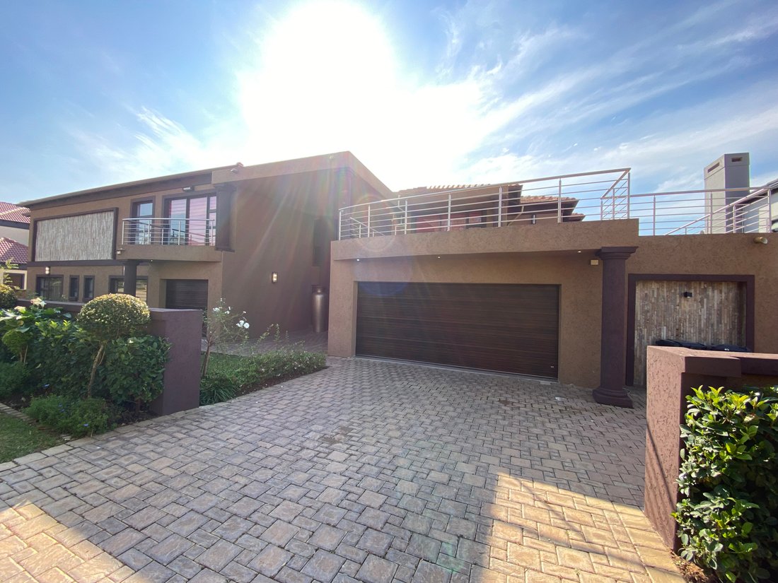 Estate in Blue Valley Golf Estate, Gauteng, South Africa 1 - 17522934