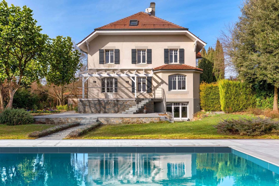 Charming Property With Swimming Pool In The Geneva Countryside