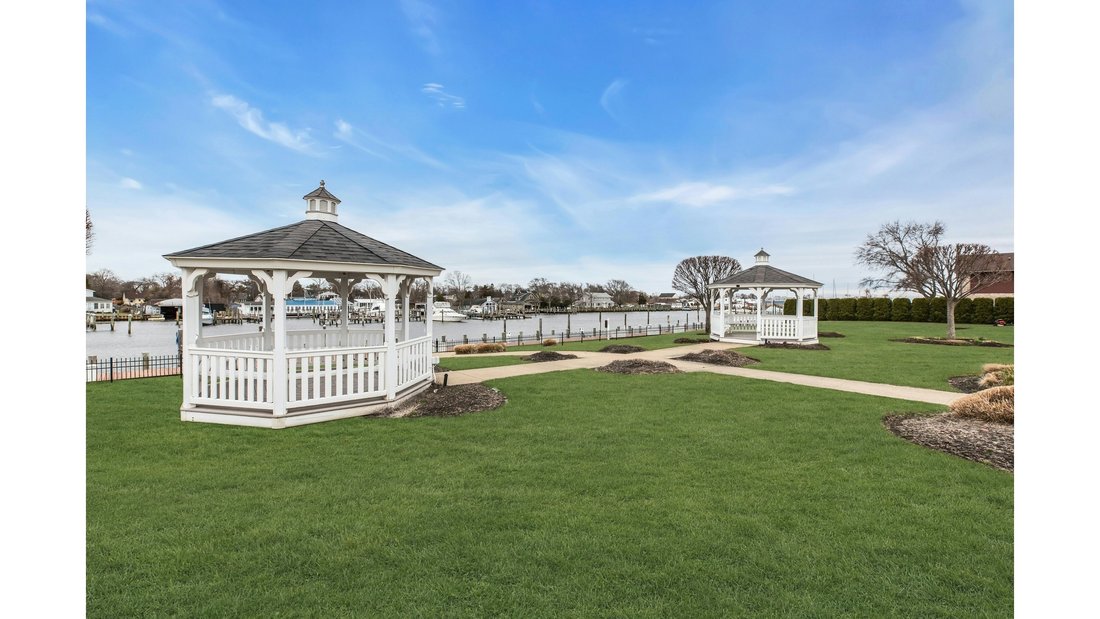 Condo in East Patchogue, New York, United States 3 - 17521193