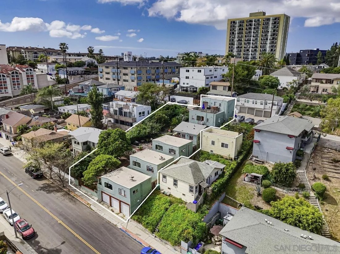 San Diego, California, United States 3 - 17521374