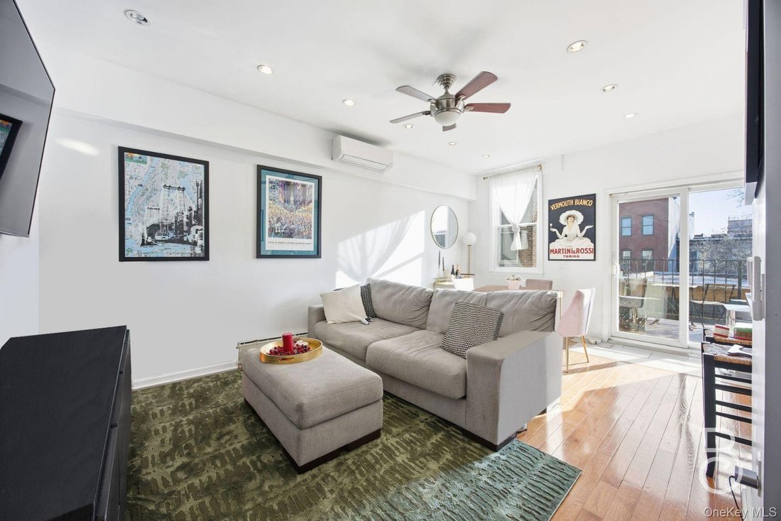 House in New York, New York, United States 2 - 17519839
