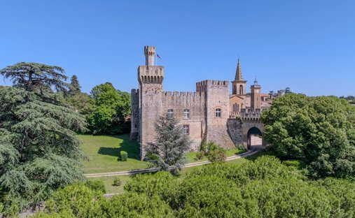 Castillo en Uzès, Occitania, Francia 1