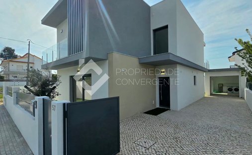 House in Fernao Ferro, Setubal, Portugal 1