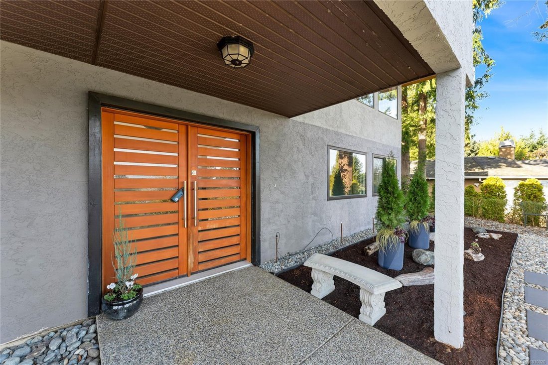 House in Saanich, British Columbia, Canada 2 - 17524515