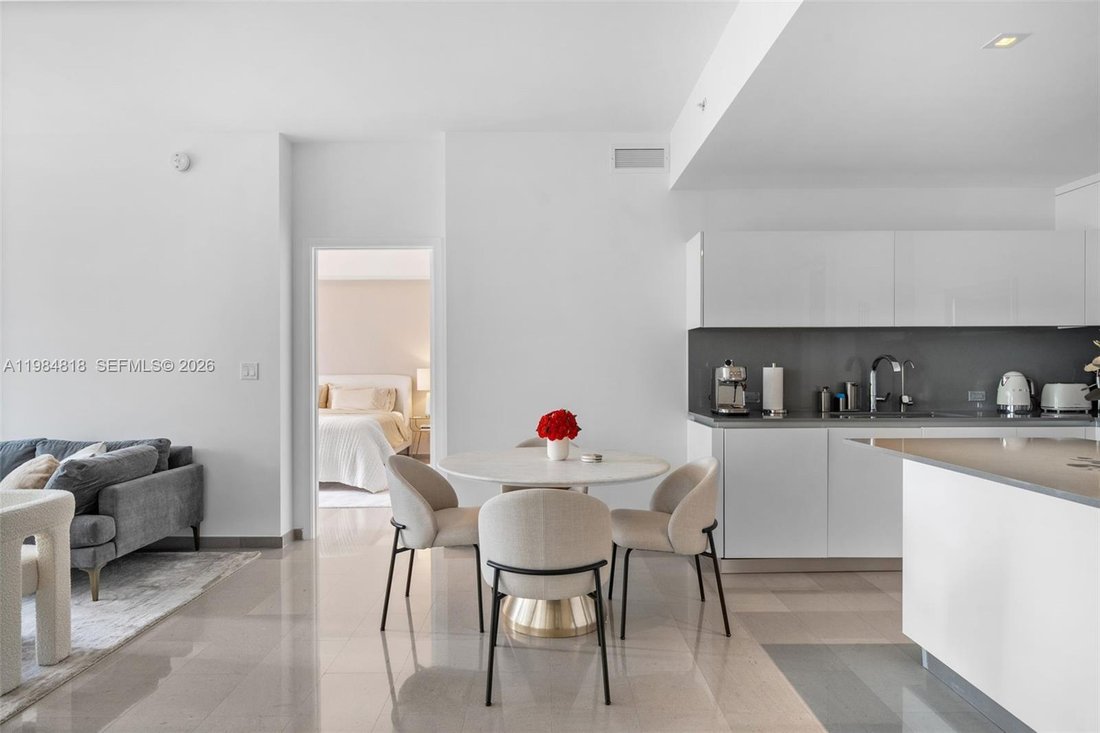 Condo in Miami, Florida, United States 4 - 17520357