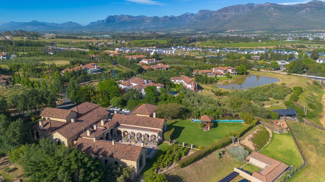 Country House in Drakenstein Local Municipality, Western Cape, South Africa 4 - 17522876
