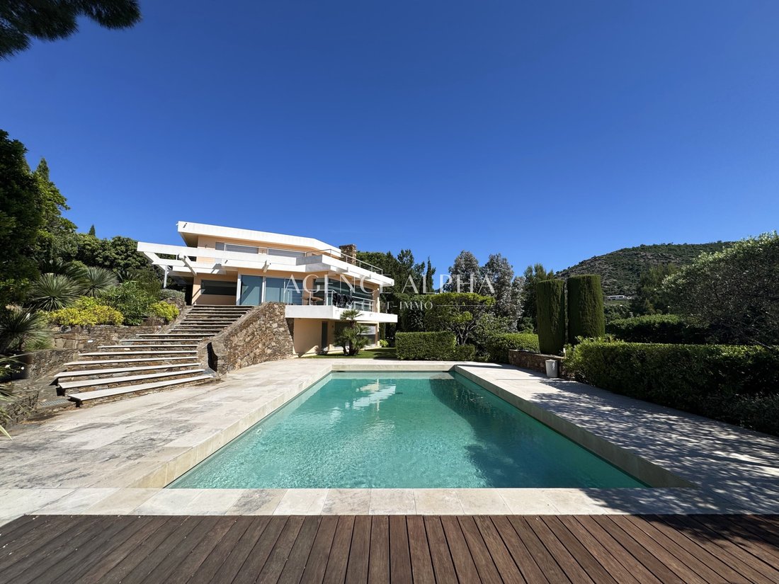 Villa in Grimaud, Provence-Alpes-Côte d'Azur, France 1 - 17524094