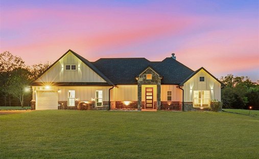 House in Pittsburg, Texas, United States 1