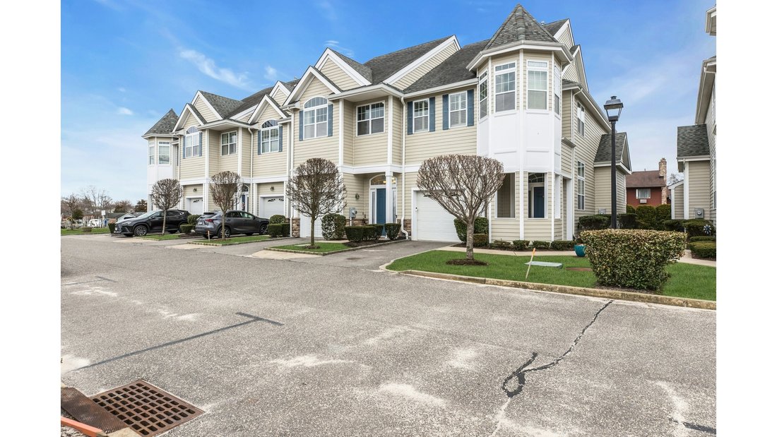 Condo in East Patchogue, New York, United States 1 - 17521193
