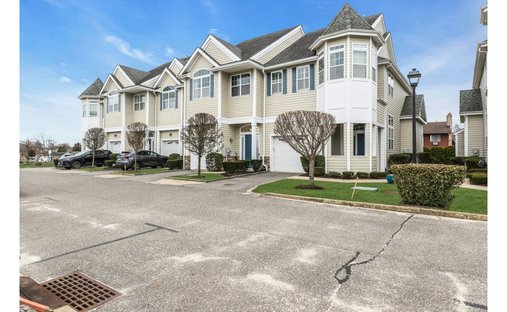 Condo in East Patchogue, New York, United States 1