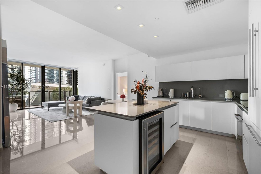Condo in Miami, Florida, United States 2 - 17520357
