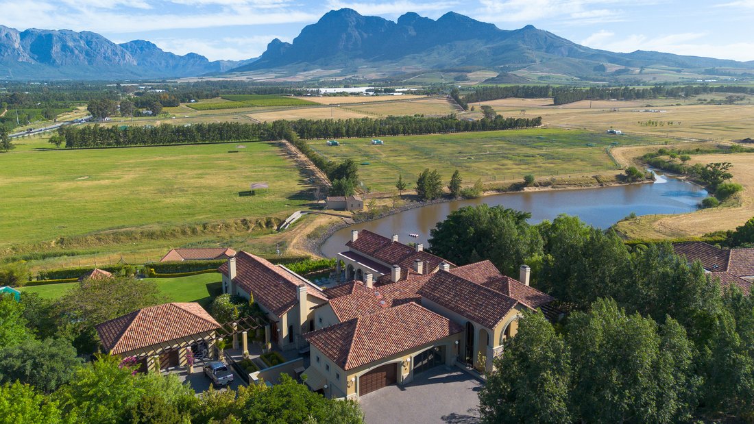 Country House in Drakenstein Local Municipality, Western Cape, South Africa 2 - 17522876