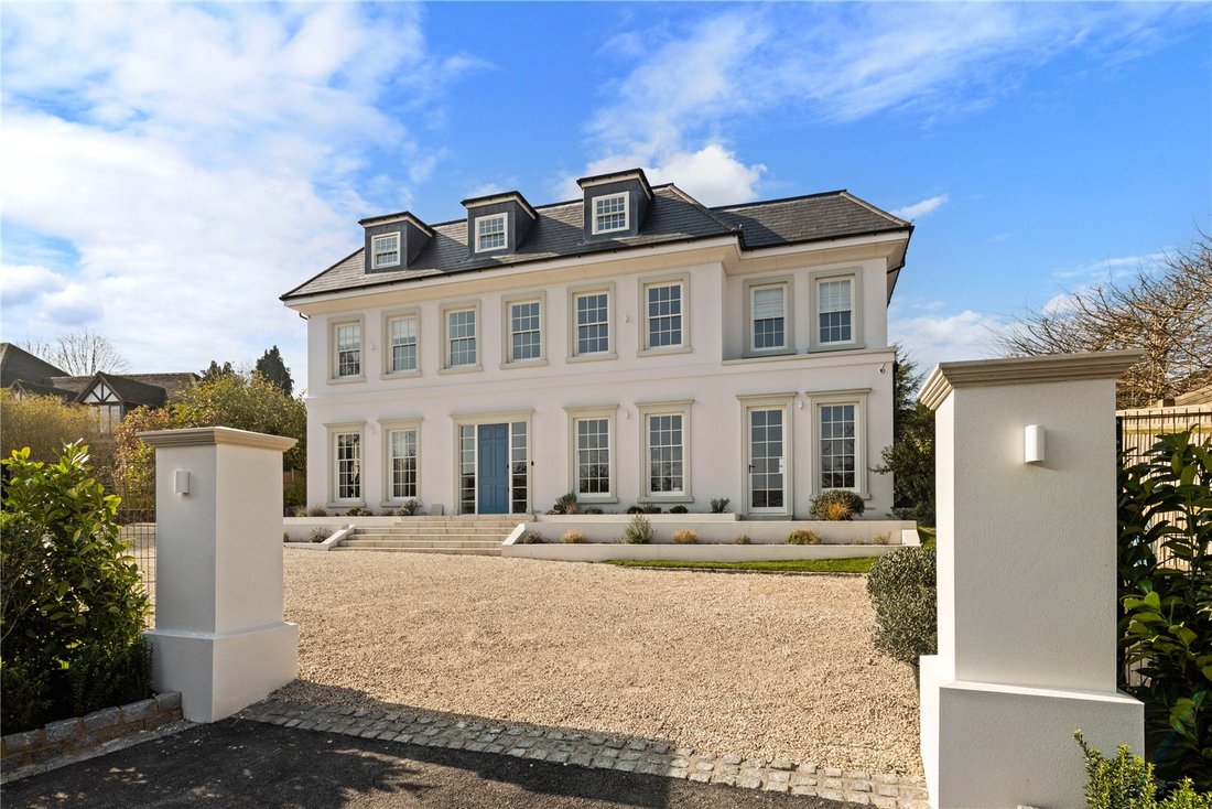 House in Oxshott, Elmbridge, England 1 - 16209963