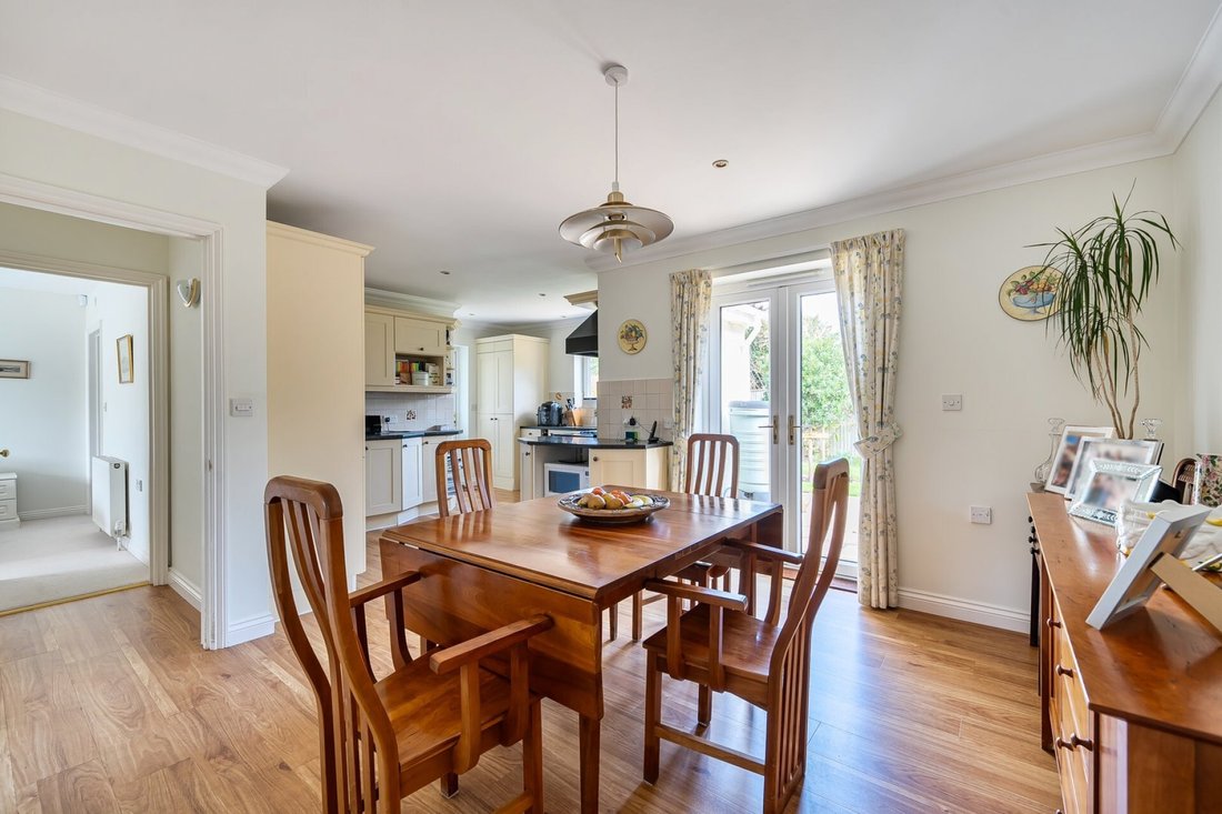 Chalet in Brockenhurst, England 3 - 17523467