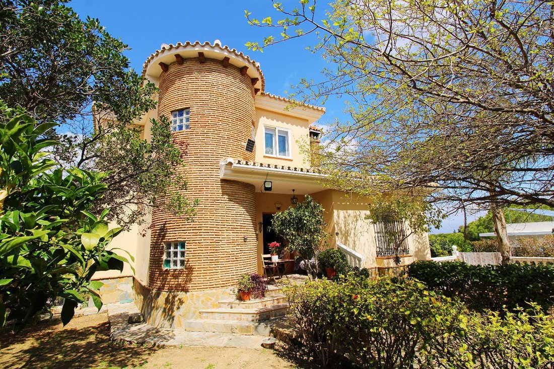 Villa in Alhaurin de la Torre, Andalusia, Spain 1 - 17523537