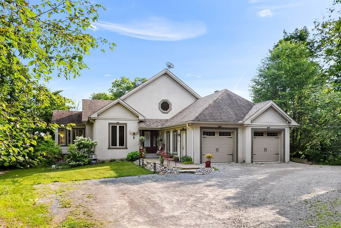House in Val-des-Lacs, Quebec, Canada 2 - 16863398