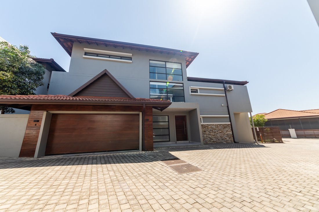 Estate in La Lucia, KwaZulu-Natal, South Africa 2 - 14609993