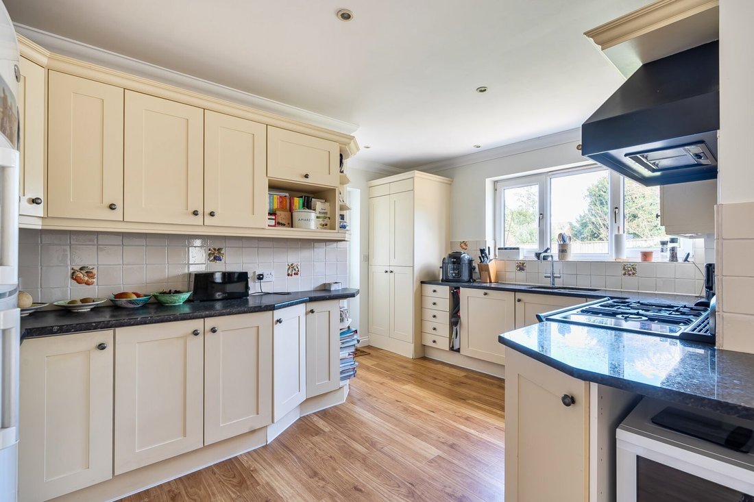 Chalet in Brockenhurst, England 5 - 17523467