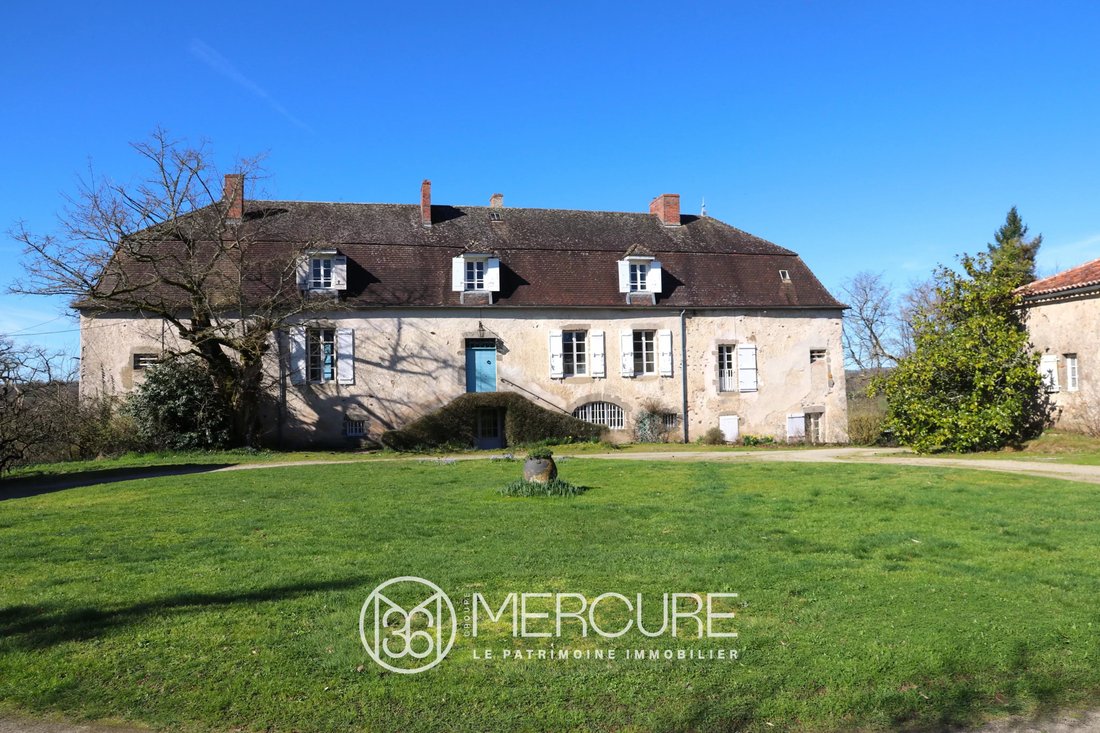 Schloss in Confolens, Nouvelle-Aquitaine, Frankreich 2 - 17520579