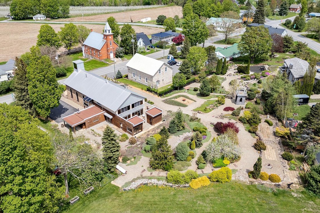 House in Franklin, Quebec, Canada 1 - 17518922