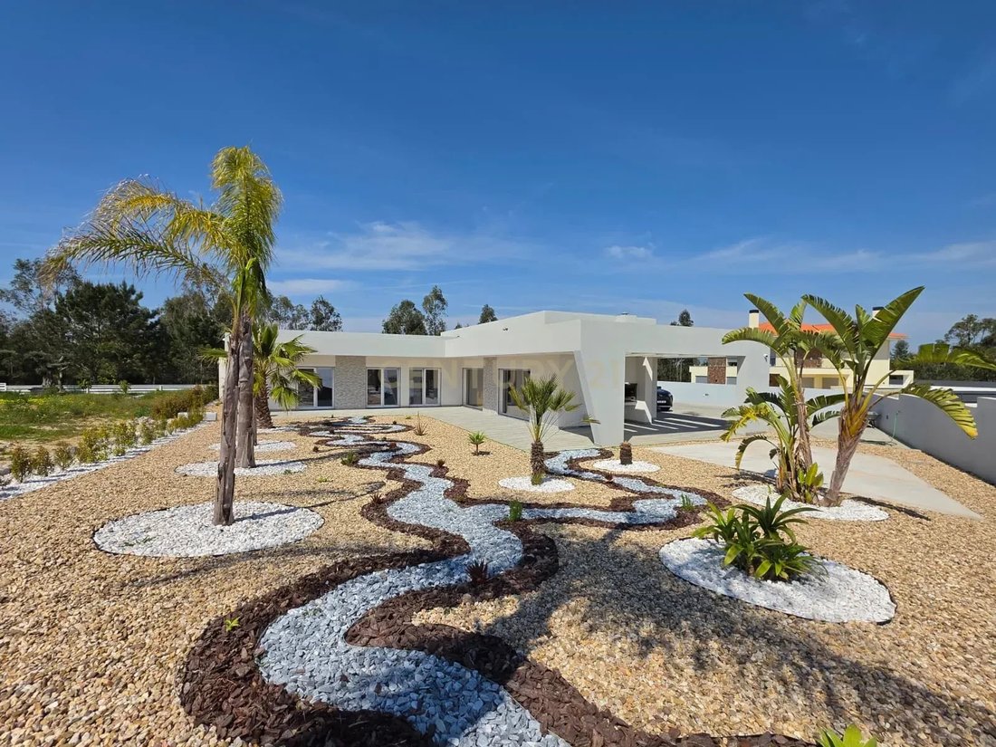 Villa in Fernao Ferro, Setubal, Portugal 1 - 15990906