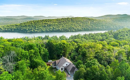 House in Val-des-Lacs, Quebec, Canada 1
