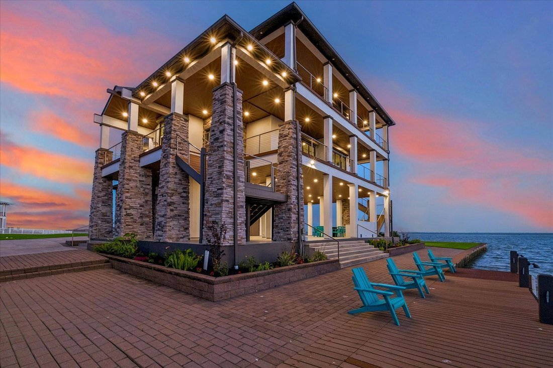 House in Hitchcock, Texas, United States 4 - 17524347