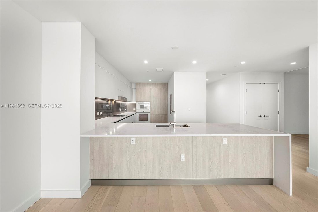 Condo in Bal Harbour, Florida, United States 4 - 17399228