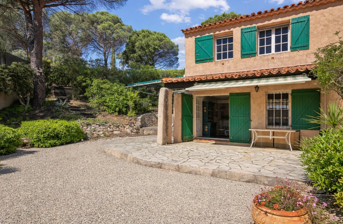 House in La Croix-Valmer, Provence-Alpes-Côte d'Azur, France 1 - 17437962