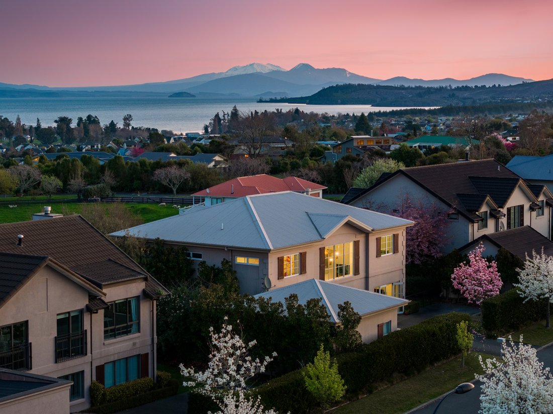 Taupo, Waikato, New Zealand 3 - 17525904