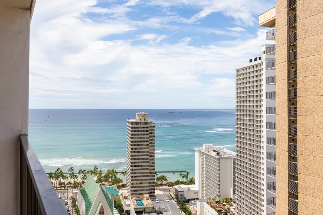 Condo in Honolulu, Hawaii, United States 5 - 15146969