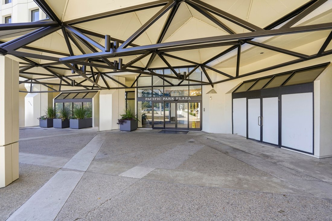 Oakland, California, United States 4 - 17525900