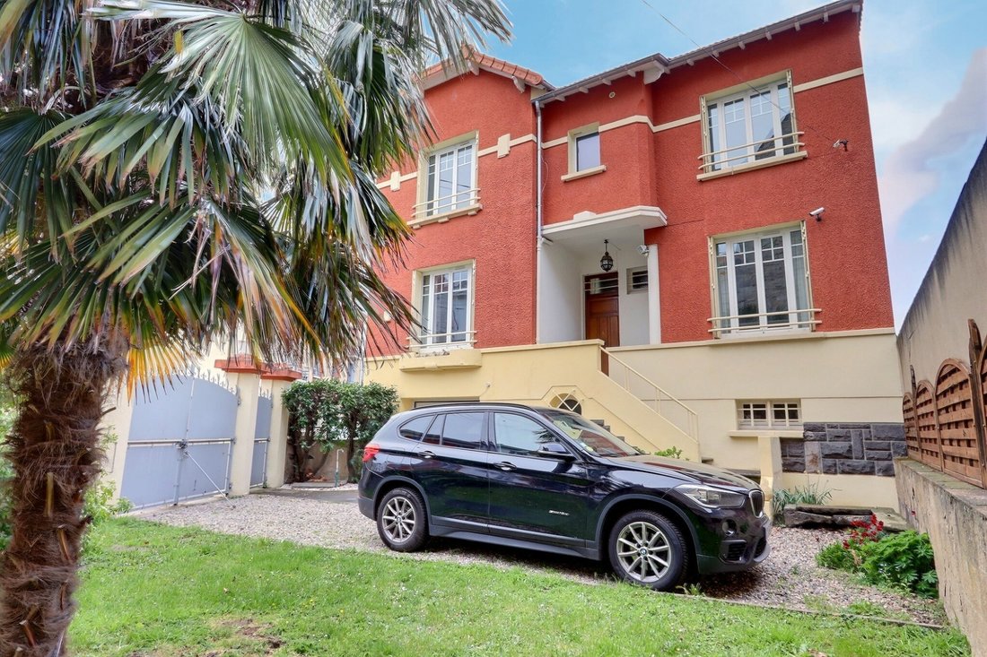 Villa in Clermont-Ferrand, Auvergne-Rhône-Alpes, Frankreich 1 - 17525475
