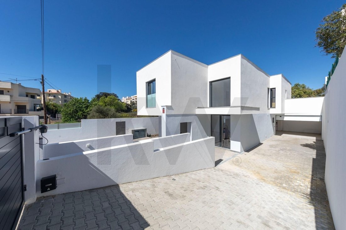Townhouse in Massama e Monte Abraao, Lisbon, Portugal 2 - 17526302