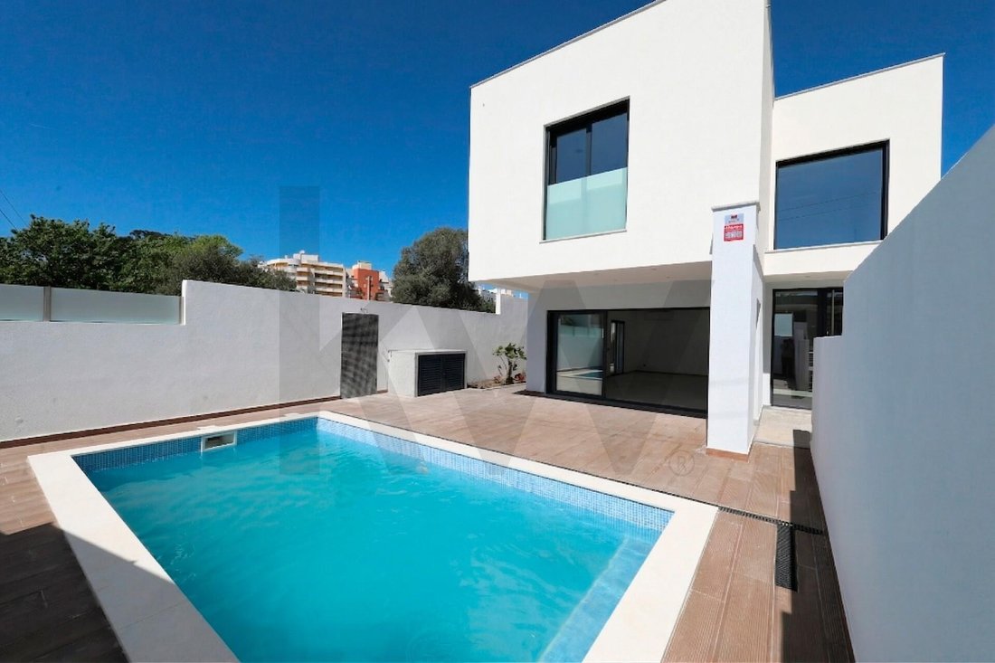 Townhouse in Massama e Monte Abraao, Lisbon, Portugal 1 - 17526302