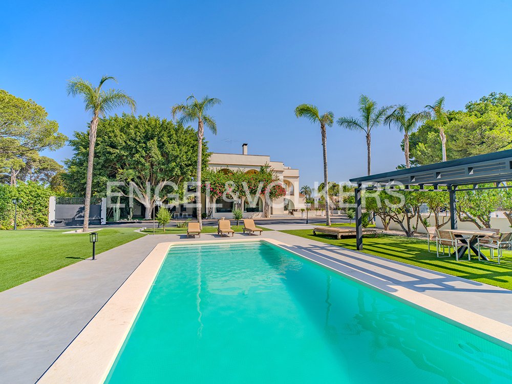 Villa in Elx / Elche, Valencian Community, Spain 1 - 17526445