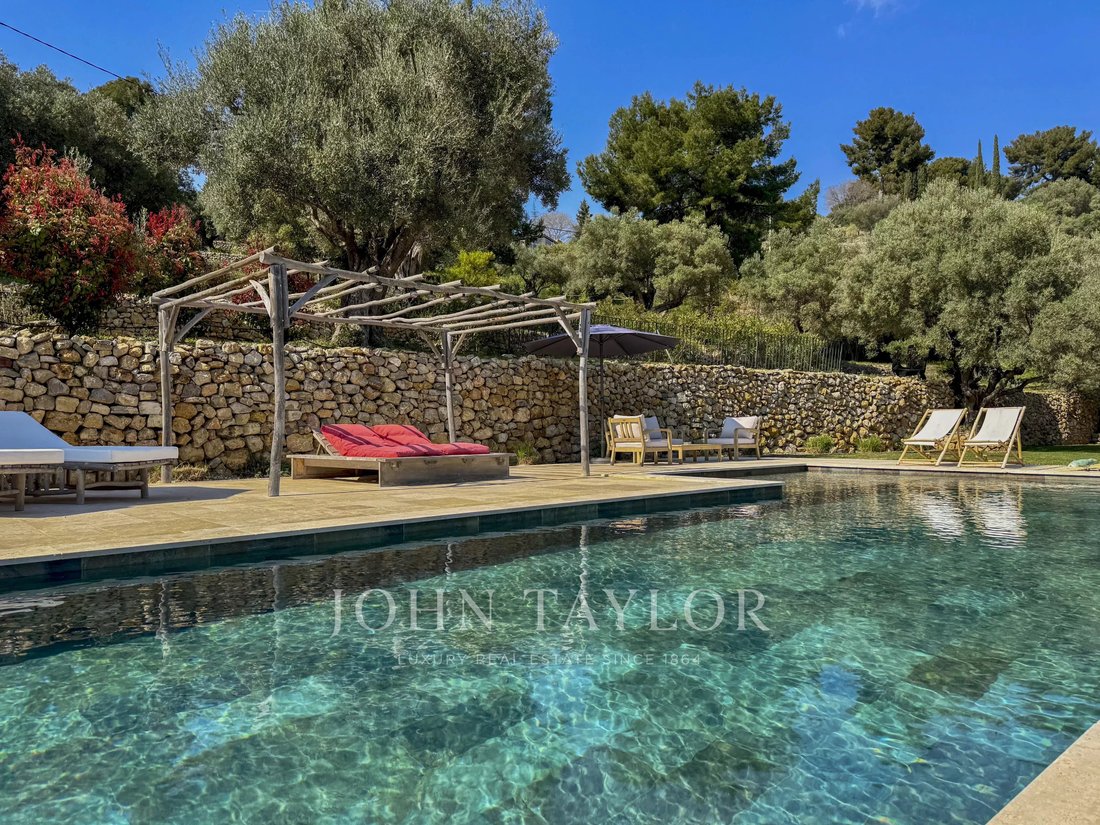 Estate in Nord, Sanary-sur-Mer, France 3 - 17526667